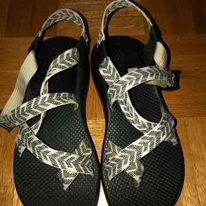 Women’s chacos SZ: 10